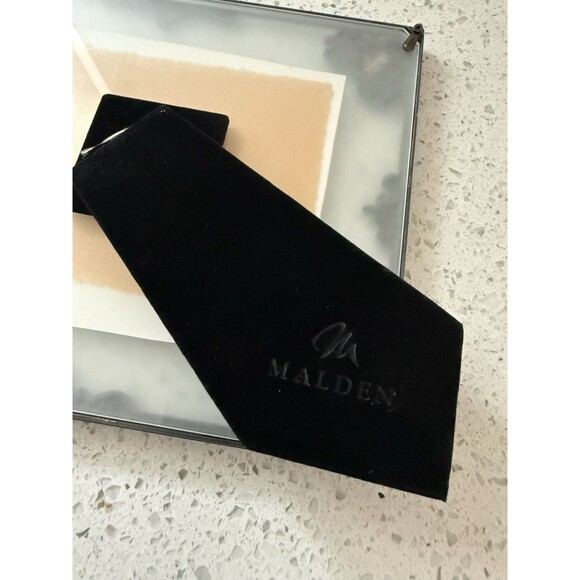 Malden Designs Picture Frame Hearts & Love 5x7 Floating Photo Glass Pewter New - Picture 5 of 5